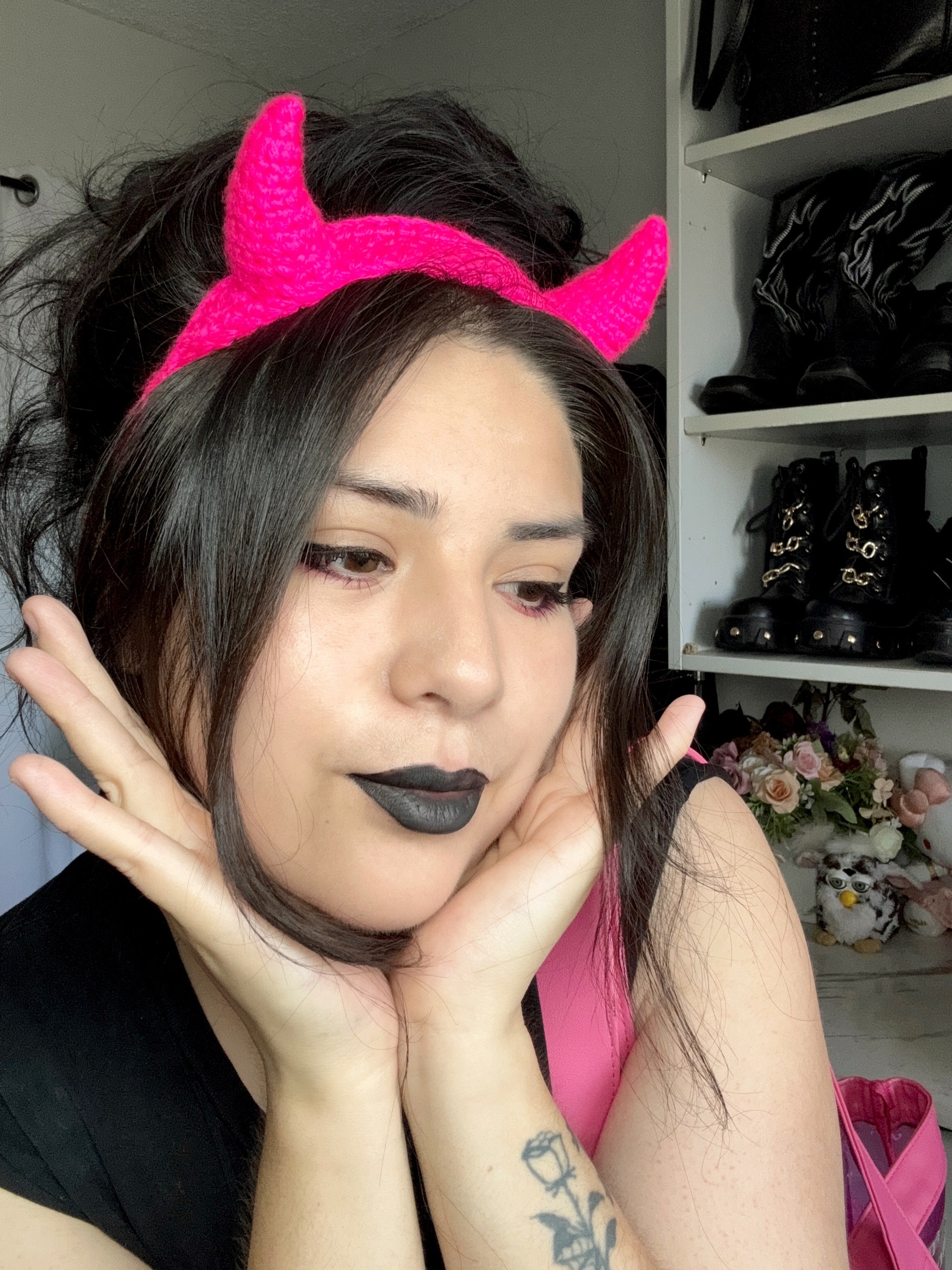 Hot pink tie on Horns